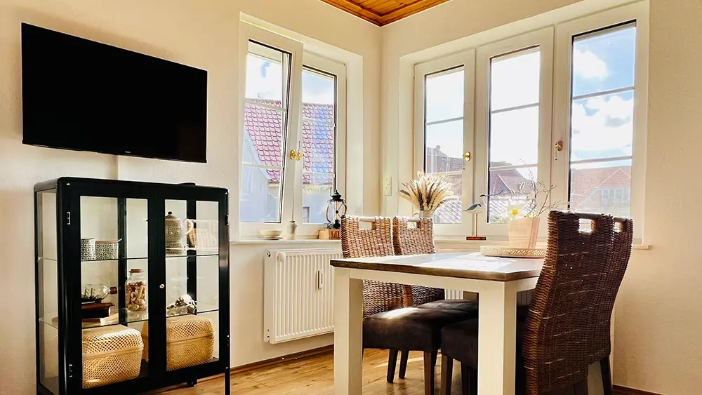 Wohn und Essbereich in der Ferienwohnung Greetsiel.
